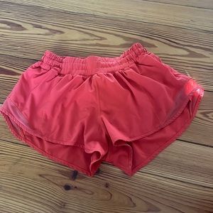 Lululemon Hotty-Hot 2.5 inch shorts in Carnation Red Size 6